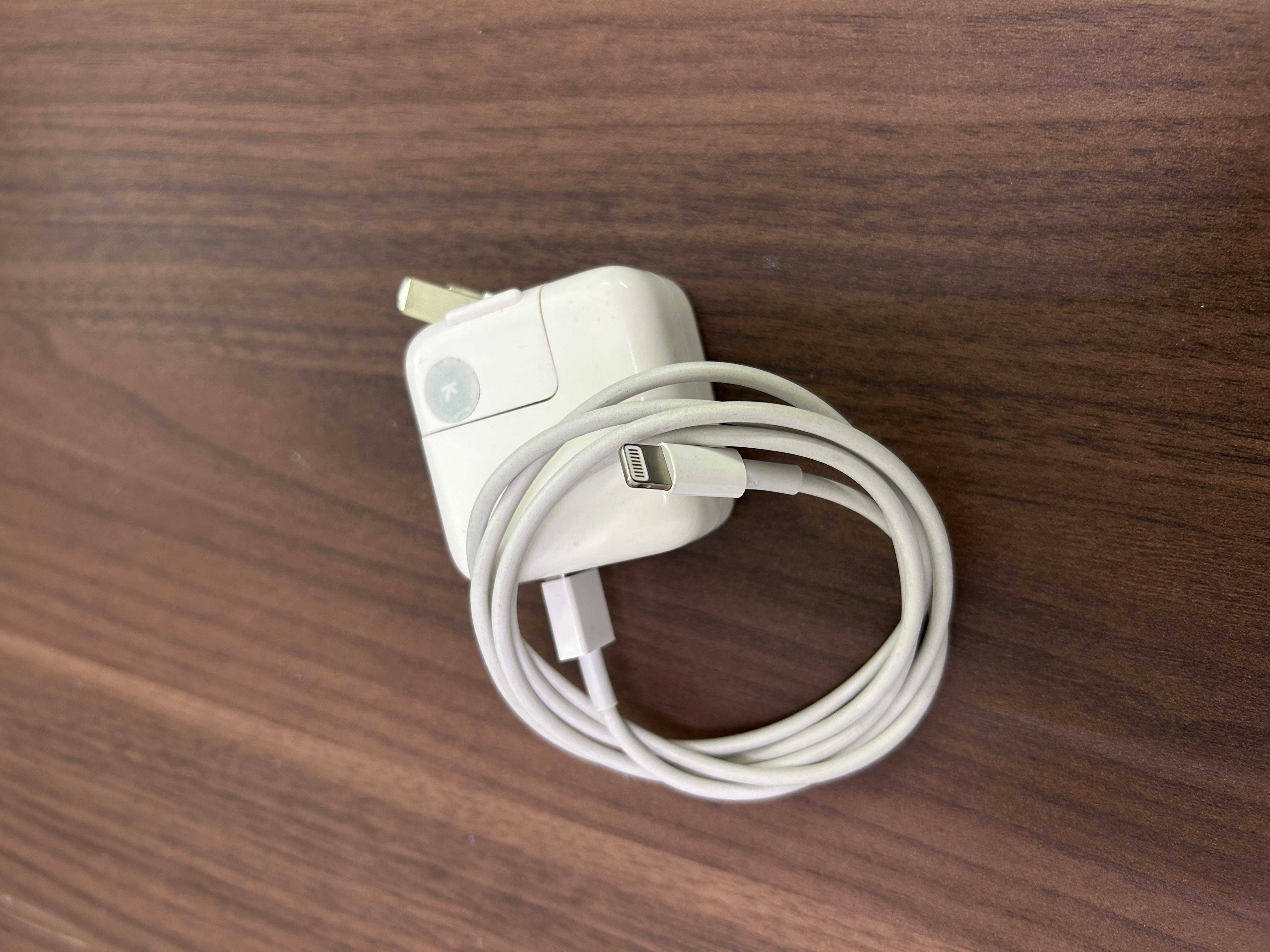 สายชาร์จ (Charging cable) 