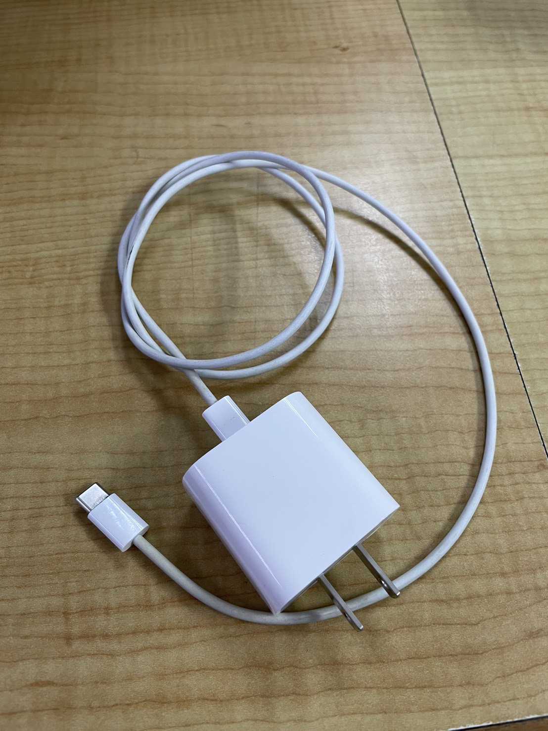 สายชาร์จ (Charging cable) 