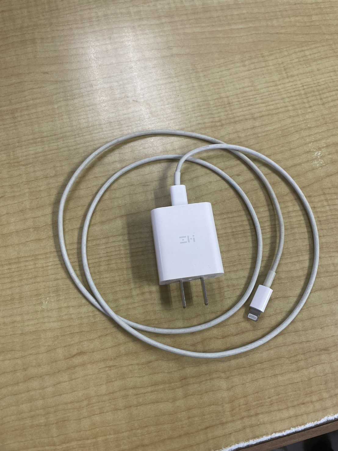 สายชาร์จ (Charging cable) 